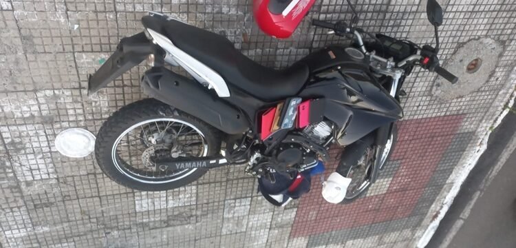 Assaltante foge e deixa pertences das vítimas no chão