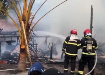 Incêndio na zona Leste da cidade consome casa de madeira