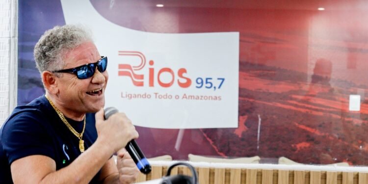 Berg Guerra canta seus maiores sucessos na rádio Rios FM