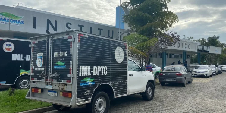 Carro do IML - (Foto: Reprodução)