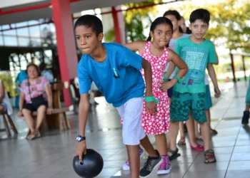 as colônias de férias oferecem uma gama diversificada de benefícios que vão além do simples entretenimento