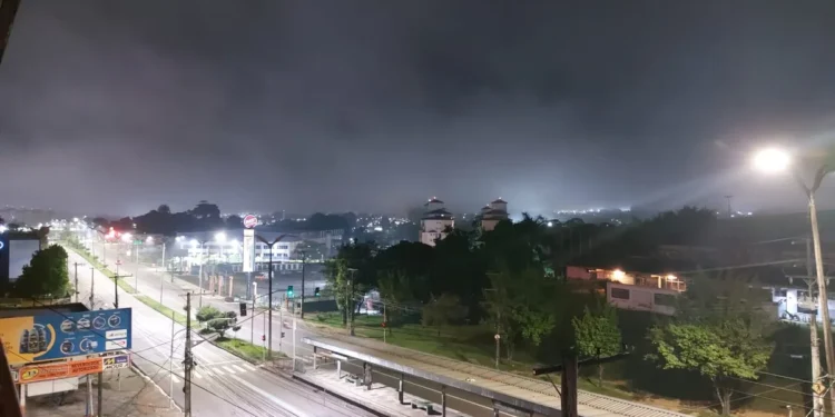 Madrugada em Manaus durante dia de friagem, em 2021 (Diego Oliveira)