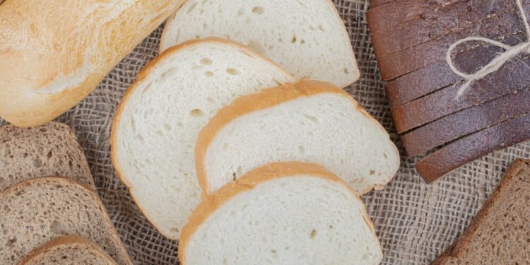 pao-com-variedade-de-alimentos