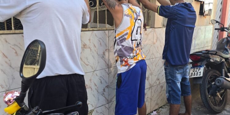 Suspeitos são identificados e detidos após roubo de motocicletas (Divulgação/PC-AM).