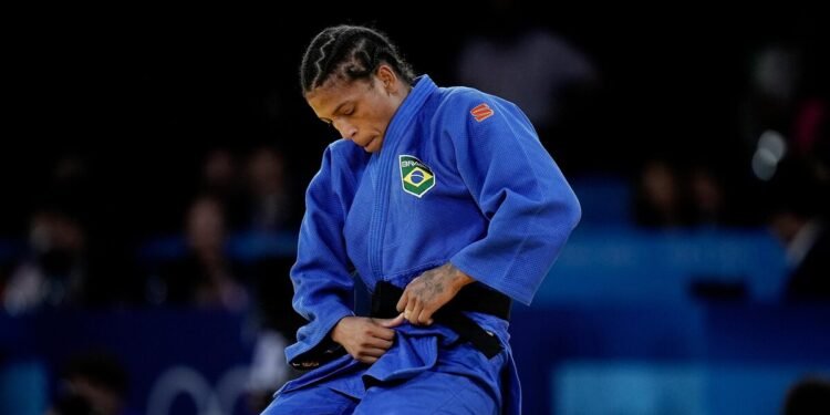 Rafaela Silva luta lesionada