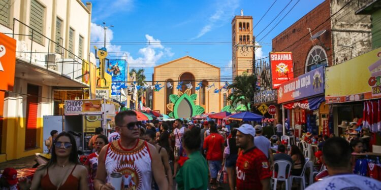 visitantes-festival-parintins