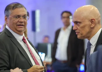 Dino diz que Moraes pediu legalmente relatórios ao TSE