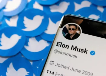 Moraes bloqueia contas da Starlink para garantir multas contra o X