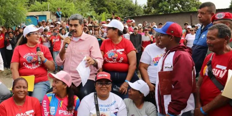 Nicolás Maduro visitou a Comuna Los Tacarigua Sur, localizada no estado de Carabobo - (Foto: Divulgação/ Ministerio del Poder Popular para las Comunas y los Movimientos Sociales)