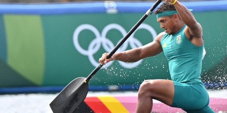 Isaquias Queiroz e Jack Godmann vencem bateria e estão na semifinal da Canoagem