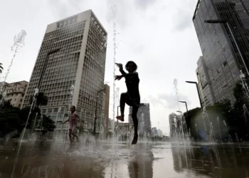 Inmet alerta sobre onda de calor que chega ao país nos próximos dias