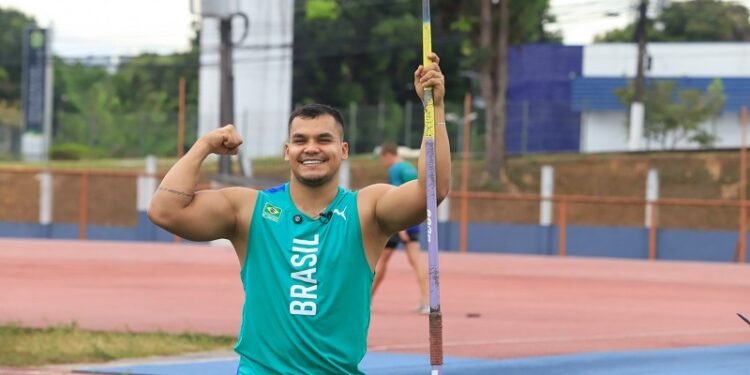 Atleta amazonense Pedro Nunes em Paris