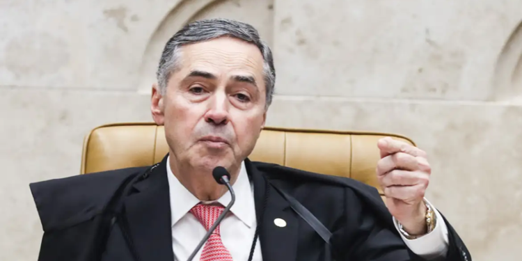 Barroso nega impedimento de Moraes para investigar ex-assessor no TSE