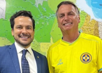 Ex-presidente Jair Bolsonaro e candidato à Prefeitura de Manaus, Capitão Alberto Neto (Reprodução/Internet)