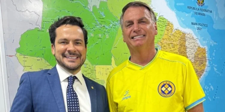 Ex-presidente Jair Bolsonaro e candidato à Prefeitura de Manaus, Capitão Alberto Neto (Reprodução/Internet)