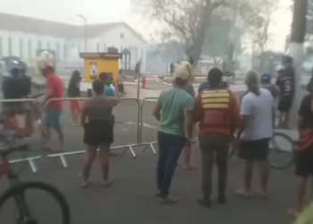 Vídeos: Policiais federais são atacados por garimpeiros no Amazonas