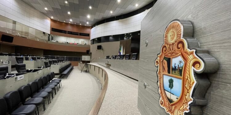 Concurso público: Câmara Municipal de Manaus retifica remuneração para cargos de nível médio e superior