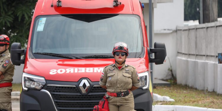 Corpo de Bombeiros recebe equipamentos para reforçar ações contra queimadas no Amazonas