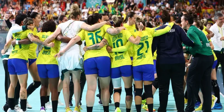 Brasil vence e avança às quartas do handebol feminino