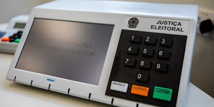 Tribunal Regional Eleitoral inicia o envio das urnas eletrônicas para municípios do AM