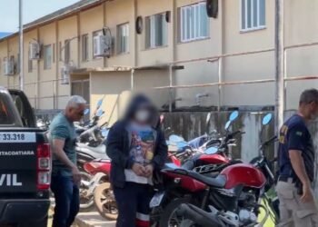 Homem é preso por matar a companheira na frente do filho dela em Itacoatiara