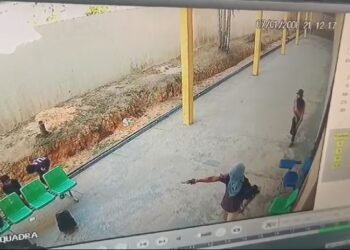 Criminosos armados invadem escola (Foto: Reprodução)