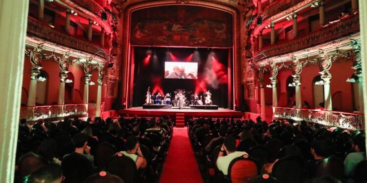 Estreia de 'Baré Fiction' leva trilha sonora de Quentin Tarantino ao Teatro Amazonas