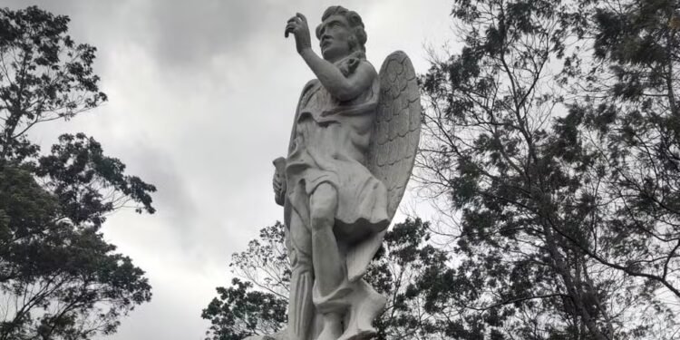 Inauguração de estátua de Lúcifer no RS é barrada pela justiça