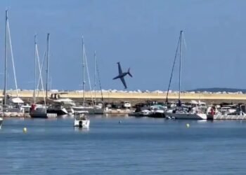 Avião caindo na França (Foto: Reprodução/Internet)