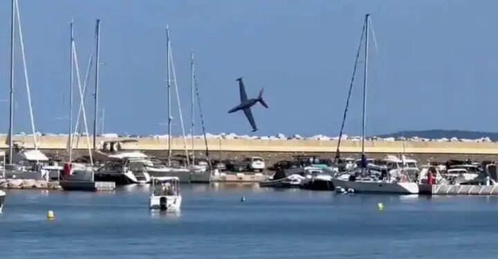 Avião caindo na França (Foto: Reprodução/Internet)