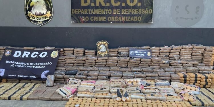 Quase 1,2 tonelada de drogas é apreendida em caminhão no Porto da Ceasa