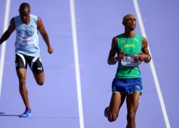 Alison dos Santos garante presença na final dos 400m com barreiras - (Foto: Phil Noble)