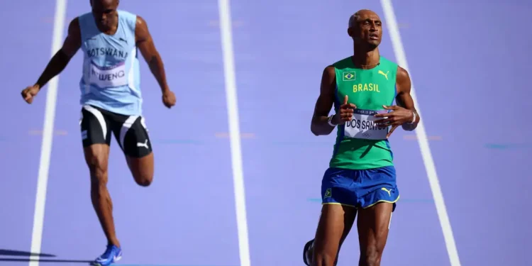 Alison dos Santos garante presença na final dos 400m com barreiras - (Foto: Phil Noble)