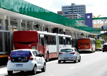 Trânsito na avenida Constantino Nery terá mudanças no domingo devido à corrida de rua