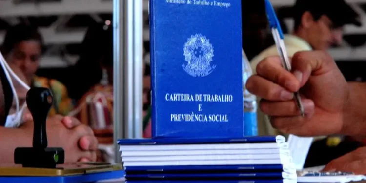 Empresas devem preencher relatório de transparência salarial até sexta