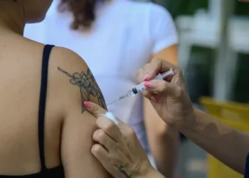 Casos de rinovírus e covid-19 crescem no país, aponta Fiocruz