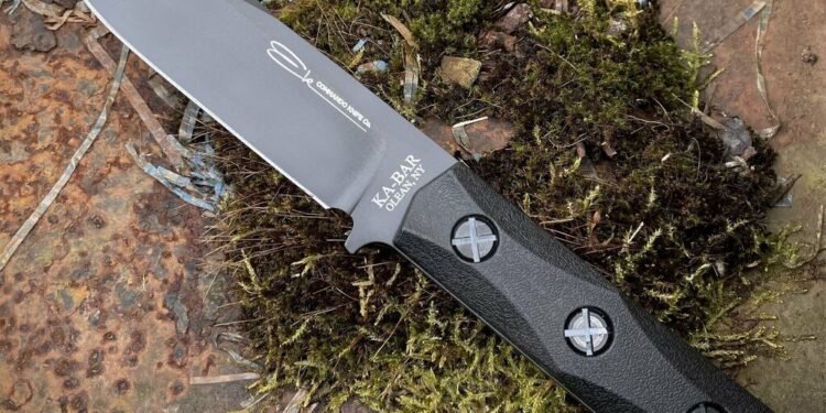 Indivíduo é preso após esfaquear homem em bar