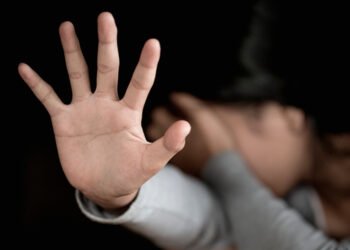 Homem é preso por estuprar e engravidar a enteada autista de 16 anos - (Foto: Reprodução)