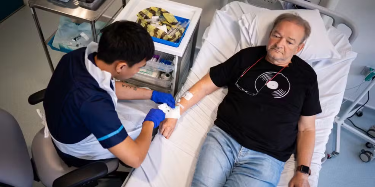 Janusz Racz, primeiro paciente a receber vacina contra câncer de pulmão (Foto: Aaron Chown/PA Images via Getty Images)