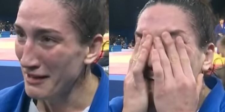 mayra aguiar chora durante entrevista