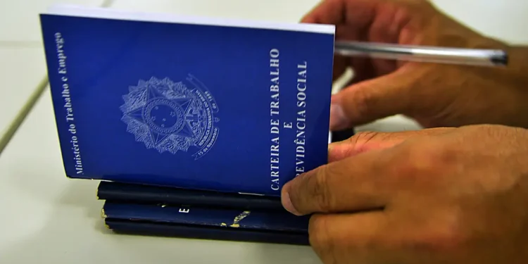 Indústria cria menos vagas de trabalho, mas paga salários mais altos