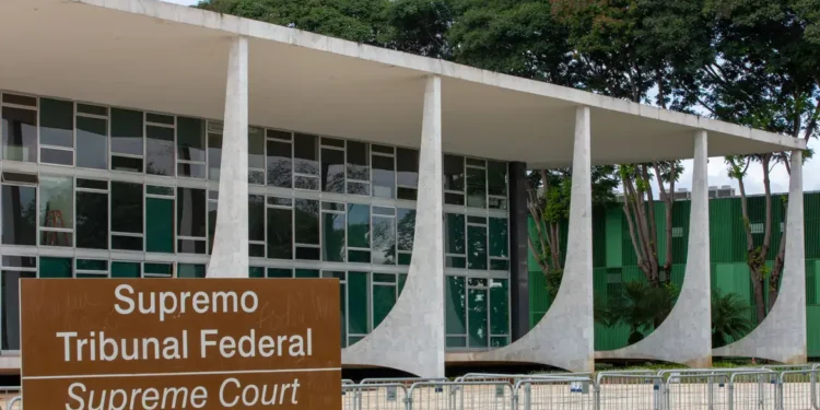 Moraes pede comprovação de novos representantes do X no Brasil