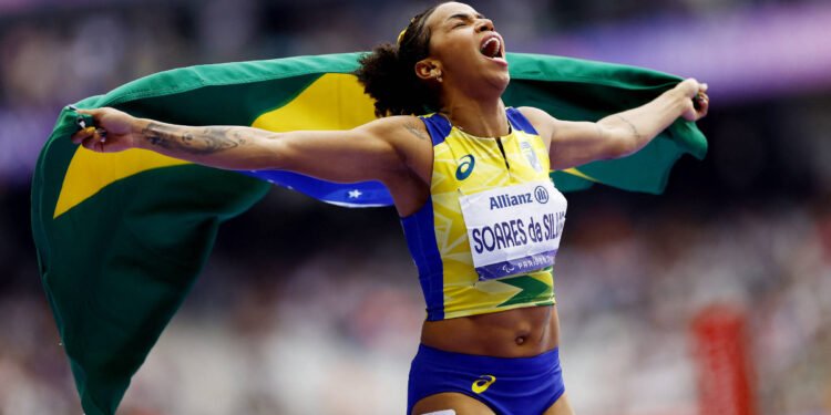 Rayane Soares comemora após quebrar o recorde mundial da prova Rayane Soares comemora após quebrar o recorde mundial da prova Rayane Soares comemora após quebrar o recorde mundial da prova - (Foto: Stephanie Lecocq/ Reuters)