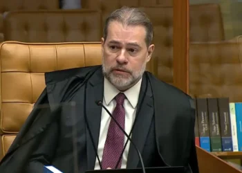 Toffoli é internado com inflamação nos pulmões