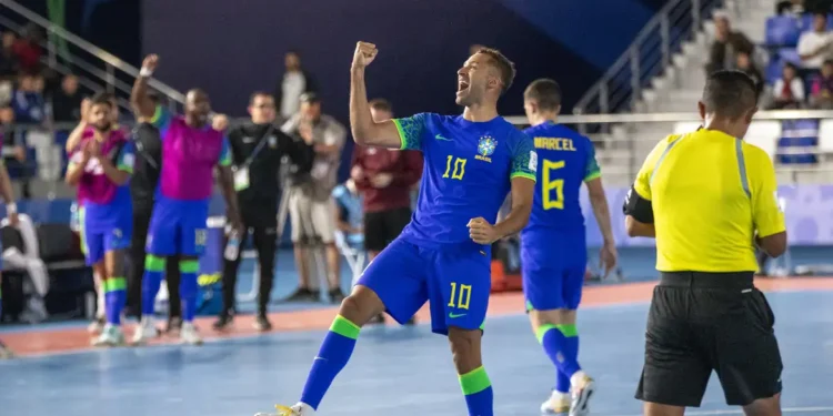 Brasil se classifica para oitavas da Copa do Mundo de futsal