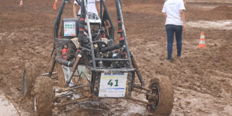 Veículo off-road de competição do Baja Uea (Divulgação)