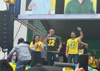 ‘O início da mudança no Brasil começa pelas eleições para prefeito em 2024’, diz Bolsonaro em Manaus