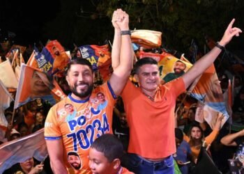 Vereador aliado de David Almeida é acusado de fazer campanha dentro das escolas