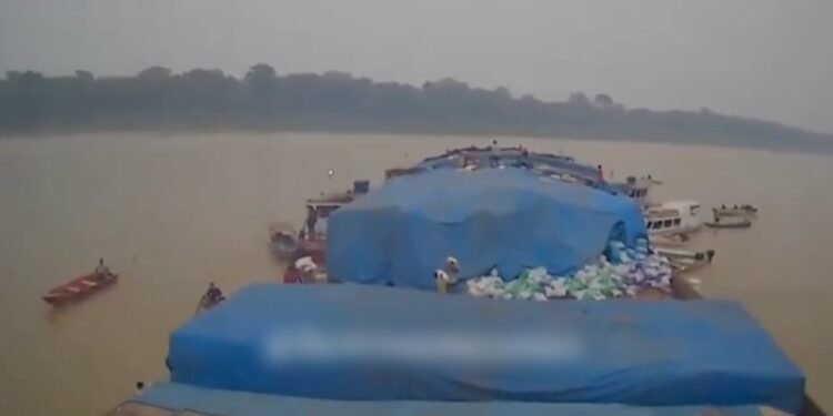 Embarcação saqueada no Amazonas