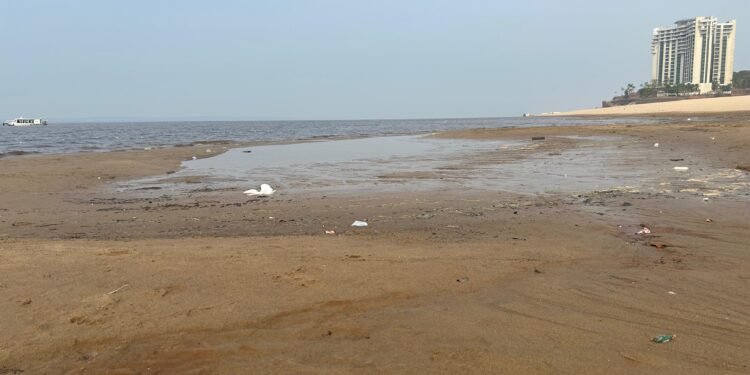 Ponta Negra é interditada para banho nesta terça-feira, 17
